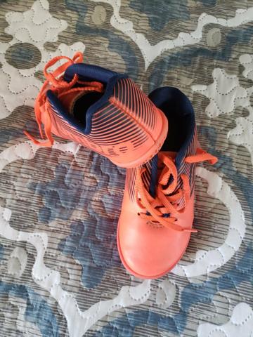 Chuteira infantil da Umbro - Foto 2