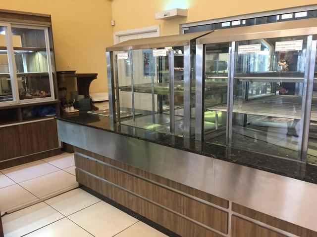 Balcão tipo buffet para padaria