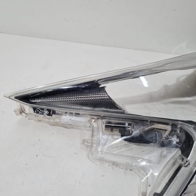 Dimensions: Audi A6 E-tron 2024-present Vs. Toyota Prius 2022-present - Foto 7