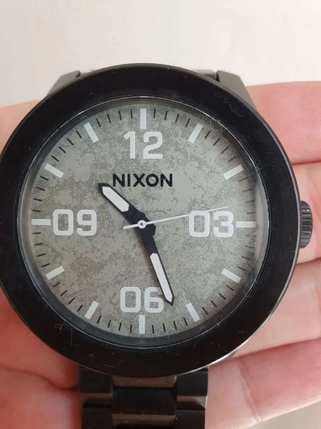 Relógio Nixon muito novo com caixa completo.