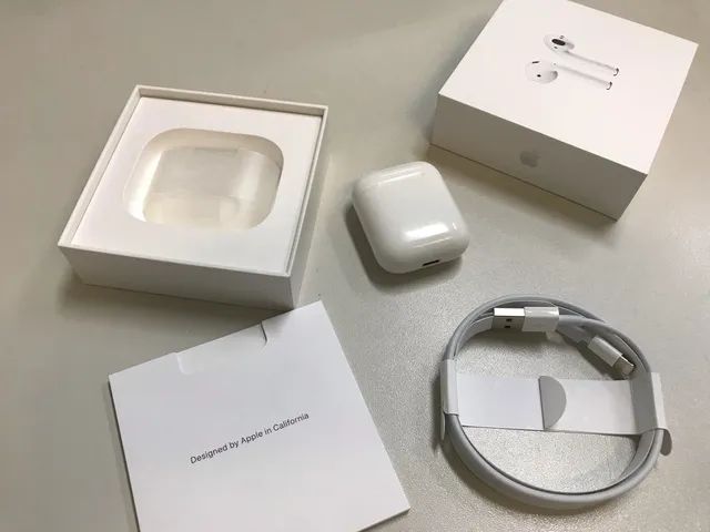 Apple AirPods (2ª geração) com Estojo de Recarga Lightning