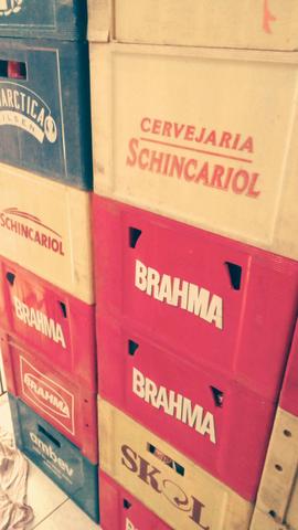 Vendo caixas de cervejas com garrafas