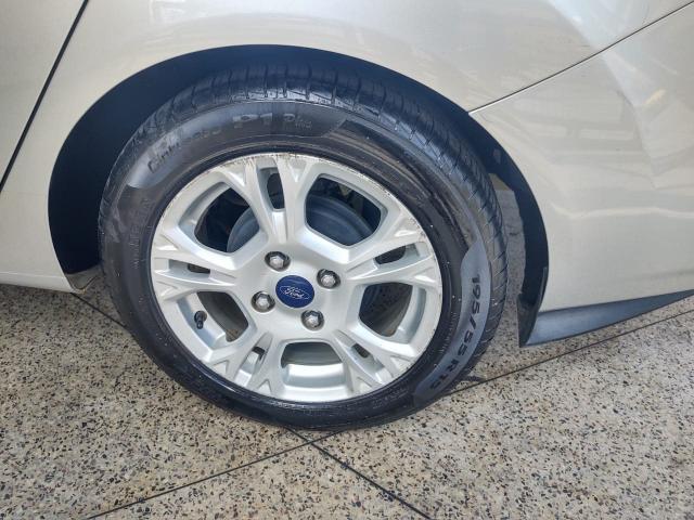 Fiesta Sedan 1.6 Automático 2014 / 2015 - Foto 10