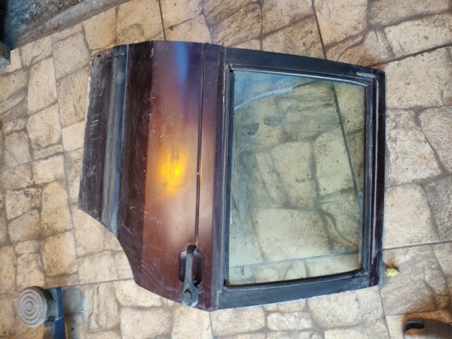Porta traseira esquerda de Fiat Uno 4 portas, completa pequeno podre para lanternar - Foto 2