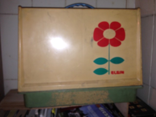 Máquina de costura Elgin antiga - Foto 5