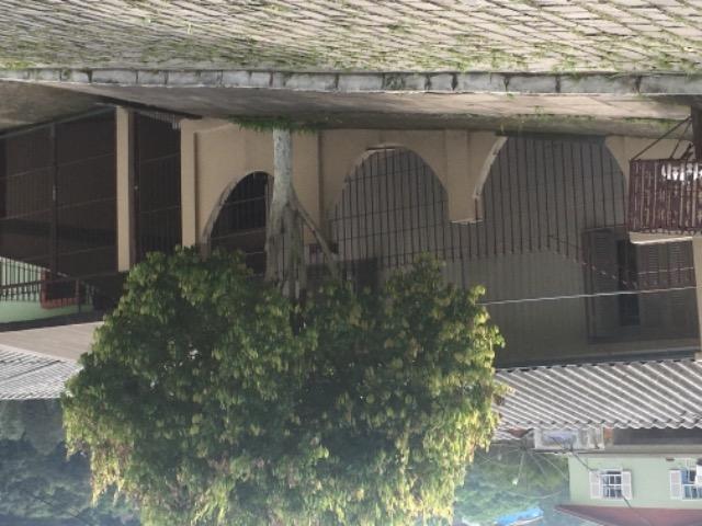 Barbada. Vendo terreno com três moradias
