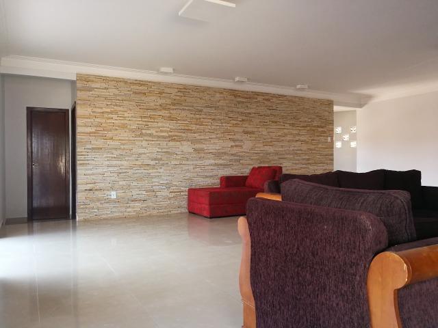Reformada! 05 quartos, 02 suítes, 01 com closet, piscina, próx EPTG - Foto 3