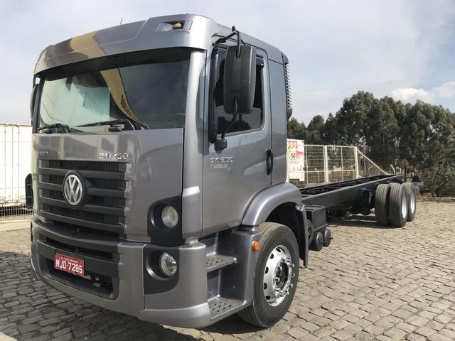 Caminhão vw 24250 chassis 10,50