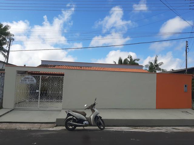Vende-se casa em Parintins no Conj: João Novo com 3 suítes e 1 banheiro social