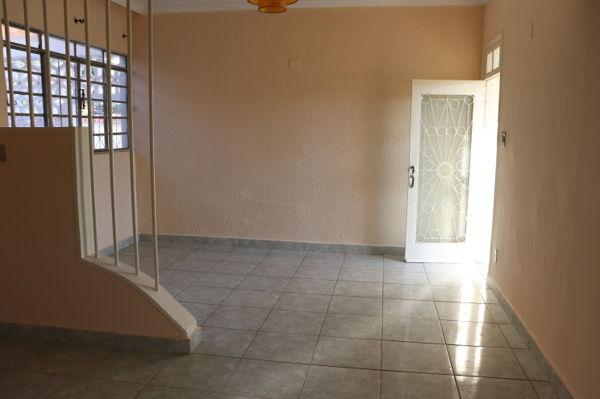 Casa com 3 quartos - Bairro Setor Aeroporto em Goiânia - Foto 9