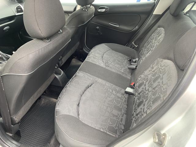 Peugeot 207 Completo 1.4 Flex 2011 impecável - Foto 9