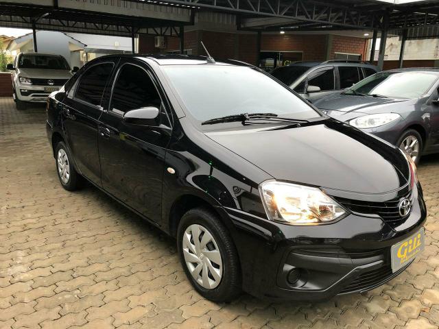 Etios sedan - Foto 2
