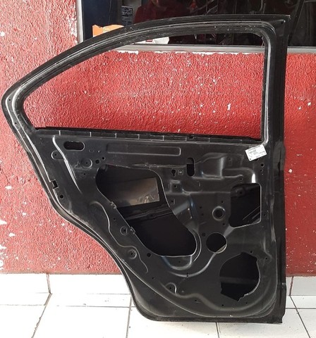 Porta traseira esquerda sonic sedam - Foto 3