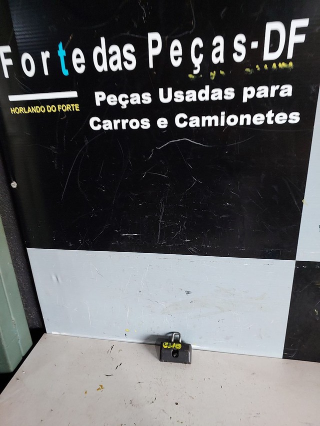 Batente Da Fechadura Do Porta Malas Do Renault Clio Sandero Pz423