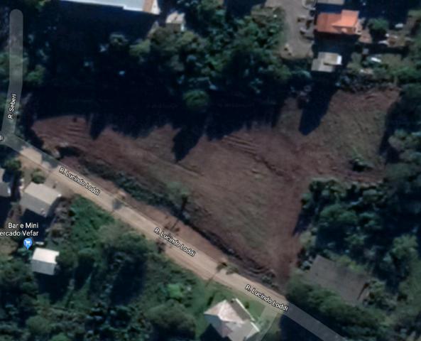 Vendo terreno de 2.942 m2 no Bairro Primeiro de Maio