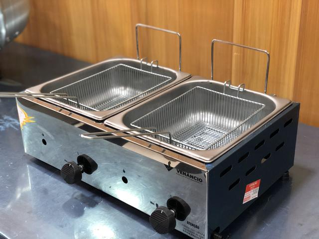 Fritadeira a gás de 2 Cubas - 10 Litros