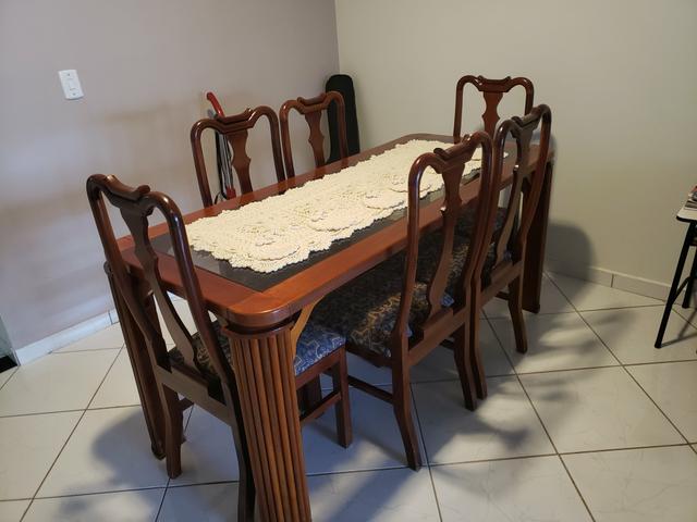 Mesa de madeira com vidro - Foto 2