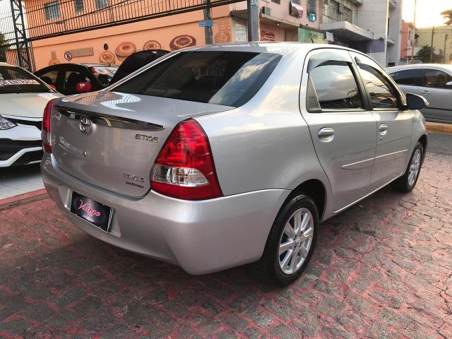 Toyota Etios sedan xls 1.5 automatico 2017 zero de entrada - Foto 9