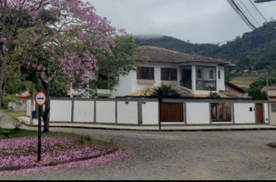 Casa em Santa Teresa Jardim da Montanha , esquina de rotatória