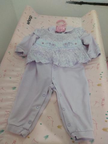 Roupas e sapatos de bebê