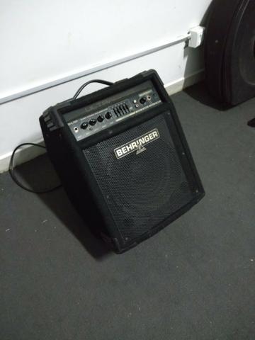 Cubo de baixo Behringer UltraBass BXL 450