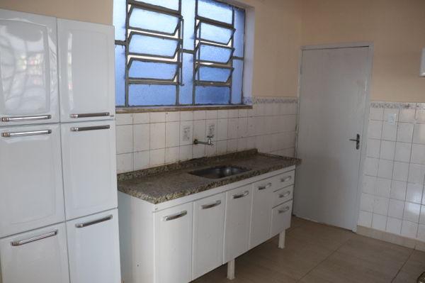 Casa com 3 quartos - Bairro Setor Aeroporto em Goiânia - Foto 10