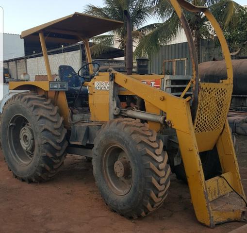 Trator CBT 8260 4x4 com Lâmina