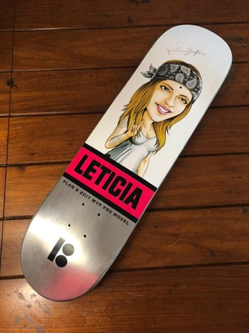 Shape Autografado Plan B Letícia Bufoni - Skate