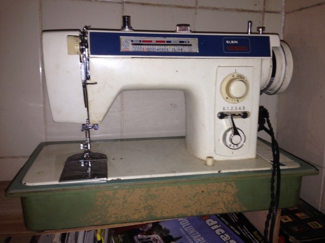 Máquina de costura Elgin antiga - Foto 2