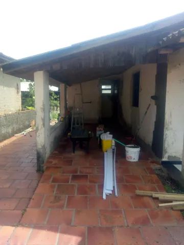 Pedreiro disponível e montado de móveis 