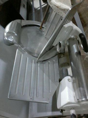(Torra-Torra) Cortador de frios profissional disco de 26cm eletrico 220v - Foto 2