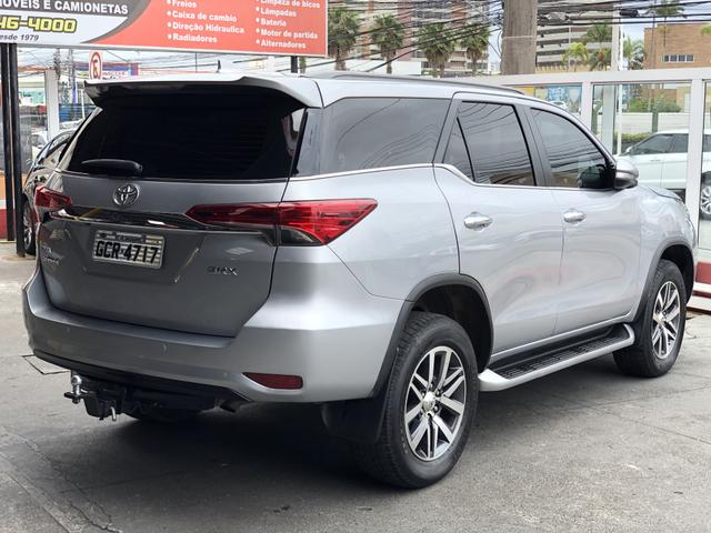 VENDO TOYOTA HILUX SW4 SRX 2016, diesel 7 lugares!! - Foto 4