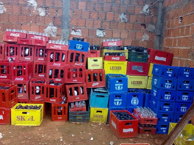 Caixas com garrafas