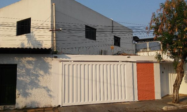 Agio Sobrado no Centro (tem 2 Apart de 3q parte de cima) aceita Chacara