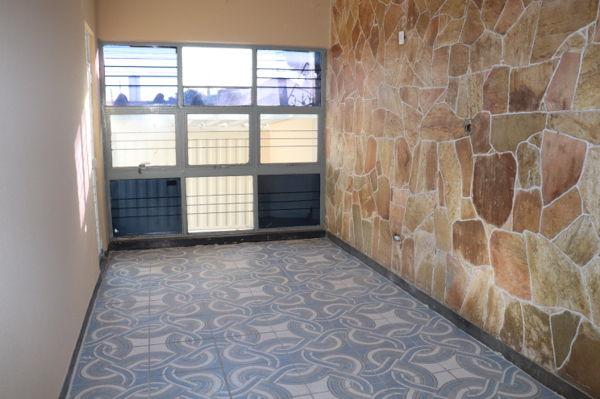 Casa com 3 quartos - Bairro Setor Aeroporto em Goiânia - Foto 12