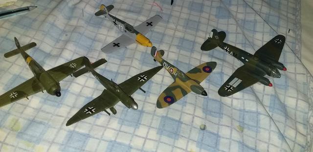 Lote com 5 aviões da segunda guerra mundial