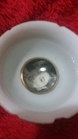 Antigo copinho de saquê em porcelana e fundo vitrio - Foto 4