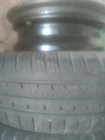 Vendo um pneu 175/65/14