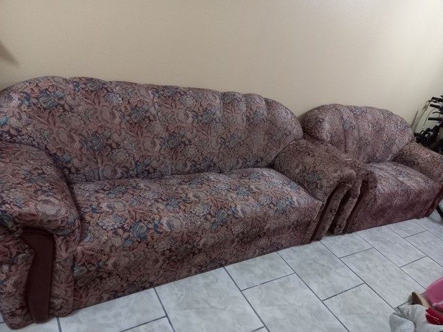 Vendo conjunto de sofá com 3 e 2 lugares - Foto 2