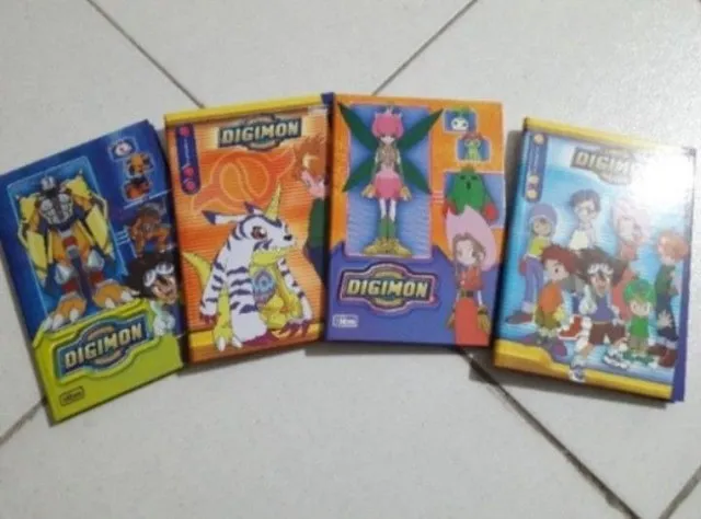 Cadernos antigos Digimon