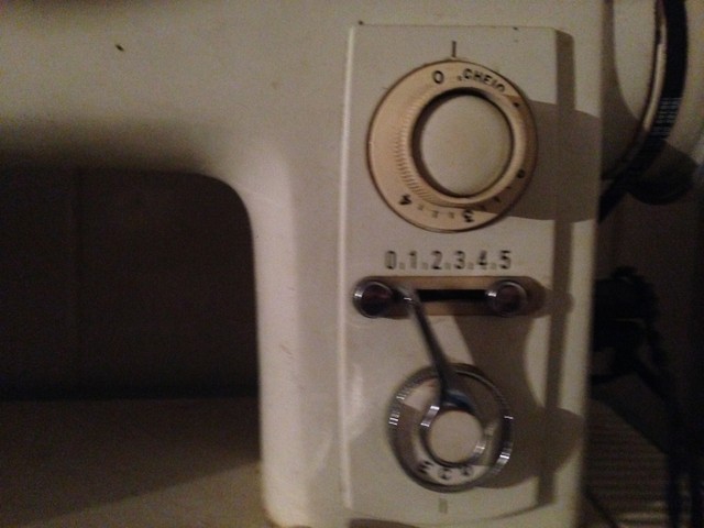 Máquina de costura Elgin antiga - Foto 3