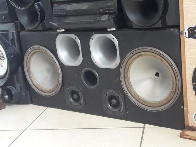 Vendo caixa com alto falante de 10 da bravox 150$
