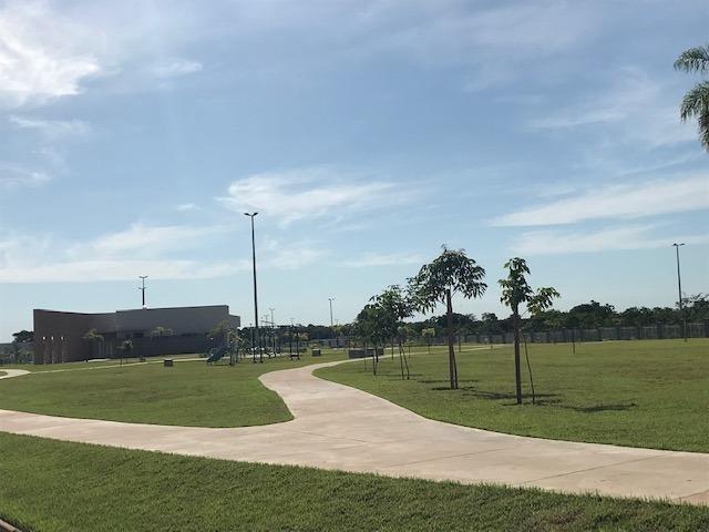 Terreno Florais Itália com 458,79m² Jardim Itália condomínio fechado - Foto 7