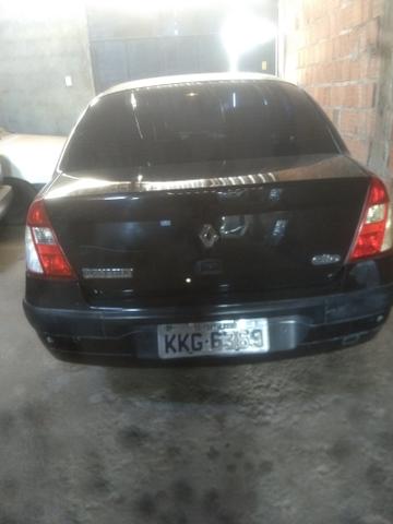 Renault Clio sedan 2005