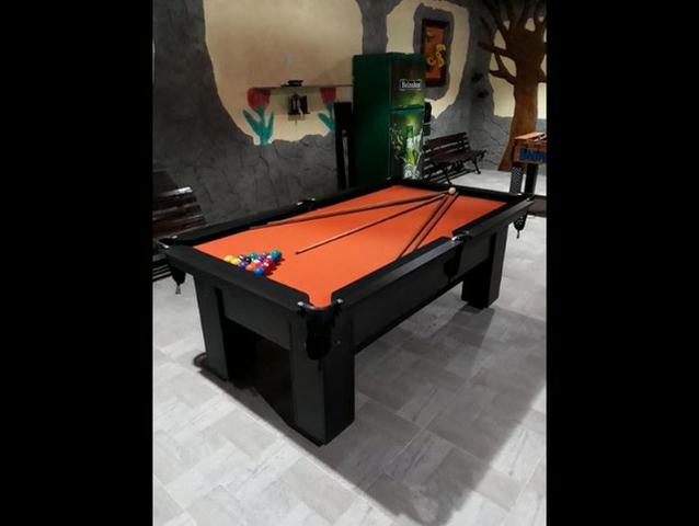 Mesa de Sinuca e Bilhar Tecido Laranja Bordas Pretas