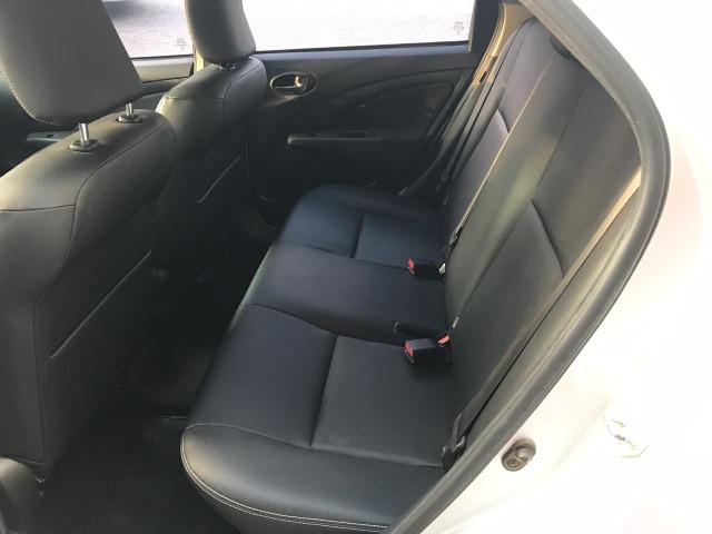 Toyota Etios sedan xls 1.5 automatico 2017 zero de entrada - Foto 5