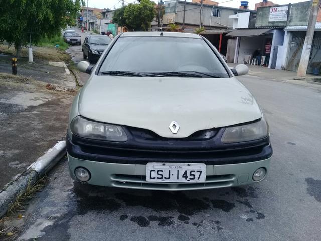 Vende se um carro
