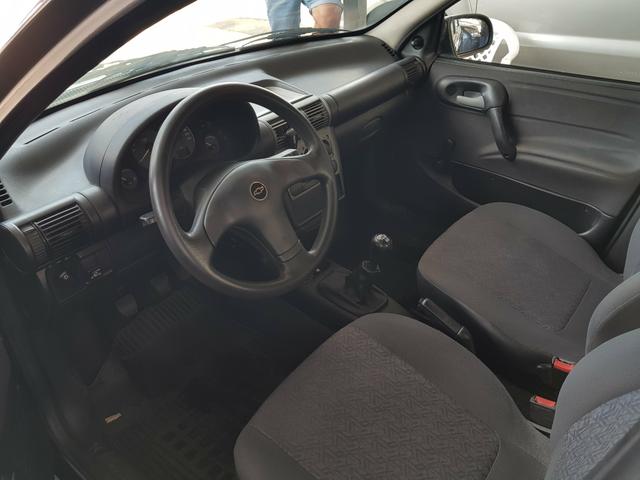 GM - Chevrolet Classic ano 2006 com Kit gas legalizado ate 2021 - Foto 8