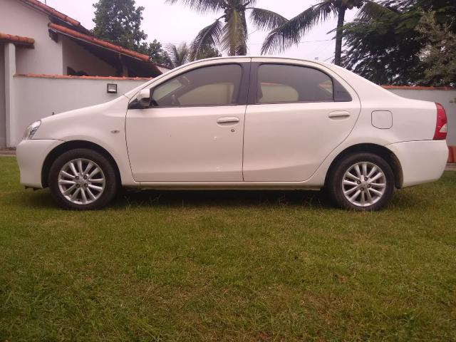 Toyota Etios XLS muito novo