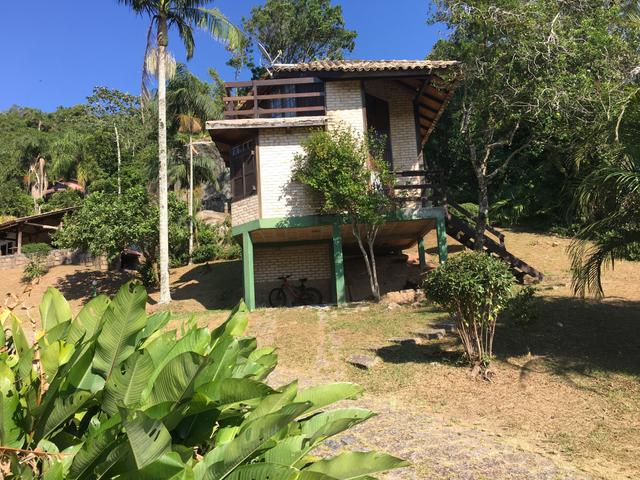 Alugo casa anual